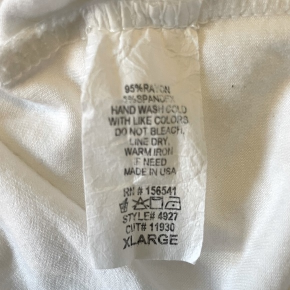 PinkBlush White Eyelet Short Flutter Sleeve Maternity Top - Size XL - Picture 6 of 6